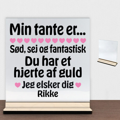 Min tante er sød, sej og fantastisk... | Glasskilt inkl. fod (poppel krydsfinér)