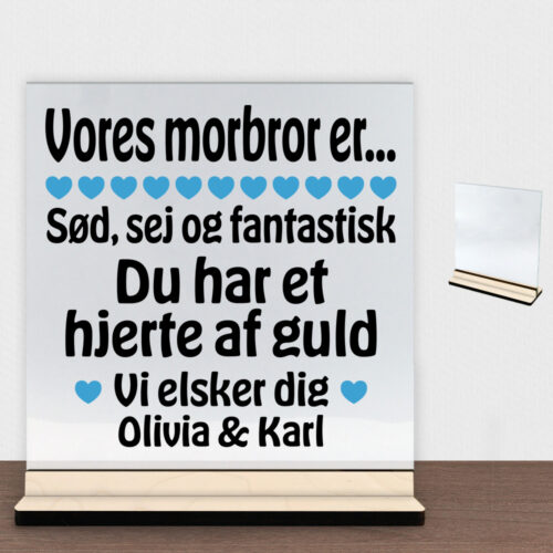 Alternative view of Min morbror er sød, sej og fantastisk... | Glasskilt inkl. fod (poppel krydsfinér)