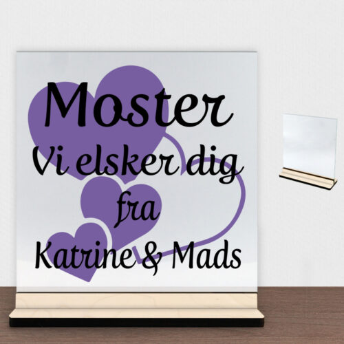 Alternative view of Moster jeg elsker dig m. hjerter | Glasskilt inkl. fod (poppel krydsfinér)