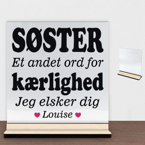 Søster et andet ord for kærlighed... | Glasskilt inkl. fod (poppel krydsfinér)