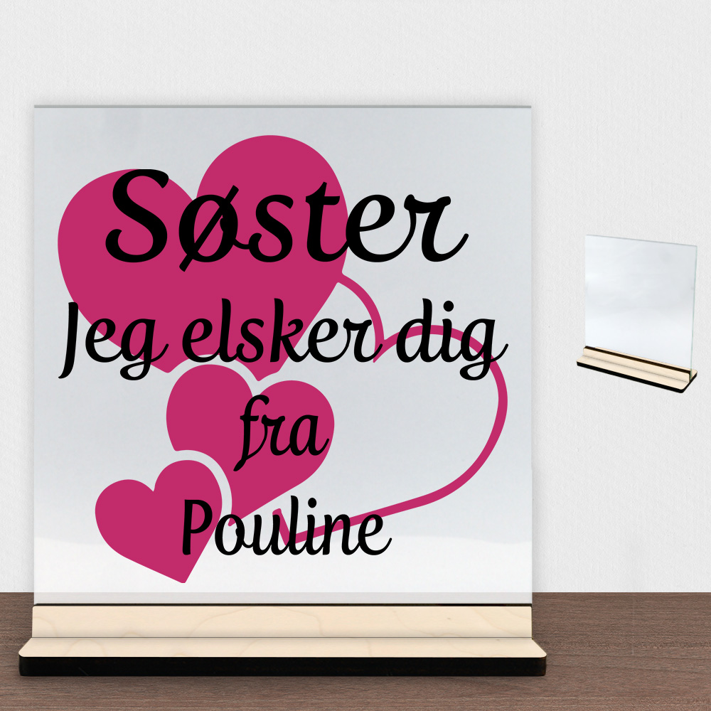 Søster jeg elsker dig m. hjerter | Glasskilt inkl. fod (poppel krydsfinér)