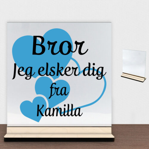 Bror jeg elsker dig m. hjerter | Glasskilt inkl. fod (poppel krydsfinér)