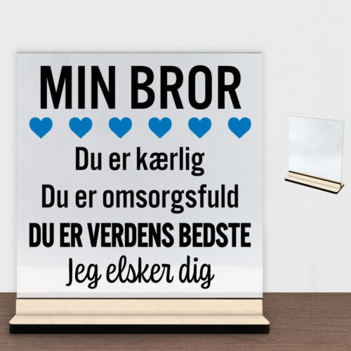 Min bror er verdens bedste | Glasskilt inkl. fod (poppel krydsfinér)