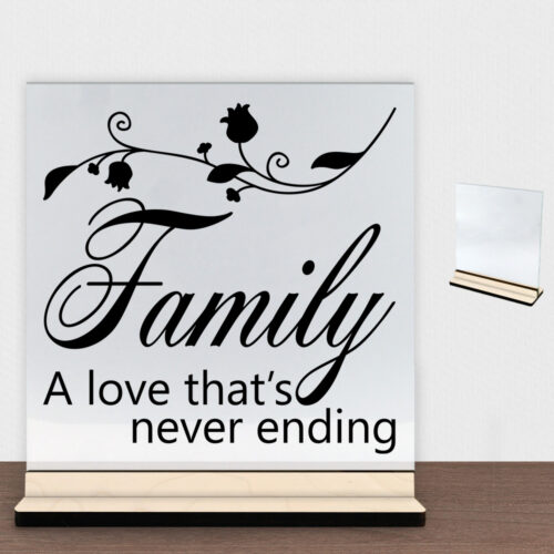 Family a love that's never ending | Glasskilt inkl. fod (poppel krydsfinér)