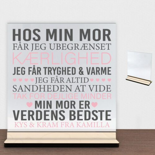 Hos min mor... | Glasskilt inkl. fod (poppel krydsfinér)