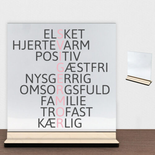 Svigermor #1 | Glasskilt inkl. fod (poppel krydsfinér)