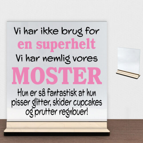 Alternative view of Jeg har ikke brug for en superhelt... - moster | Glasskilt inkl. fod (poppel krydsfinér)