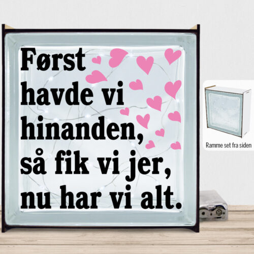 Først havde vi hinanden, så fik vi jer, nu har vi alt | Lyssten med ramme (farvet overflade)