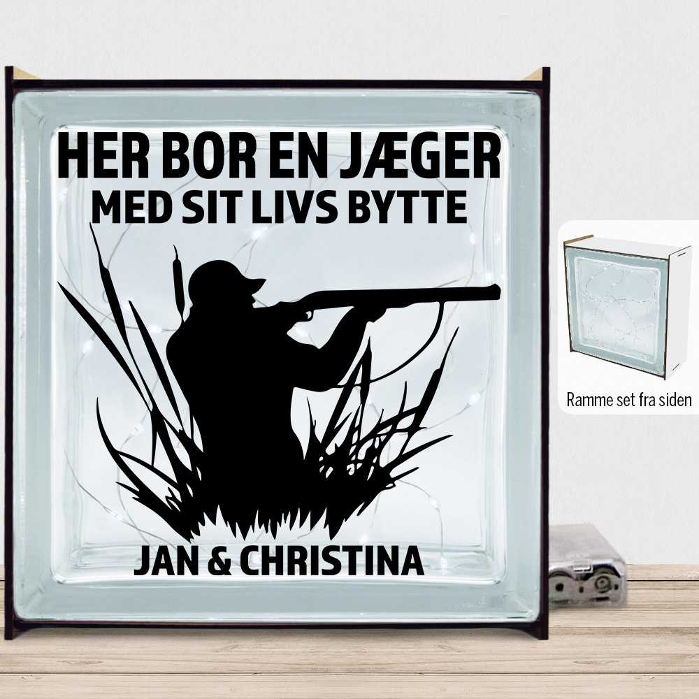 Her bor en jæger design 1 | Lyssten med ramme (farvet overflade)
