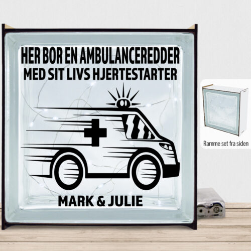 Her bor en ambulanceredder design 1 | Lyssten med ramme (farvet overflade)