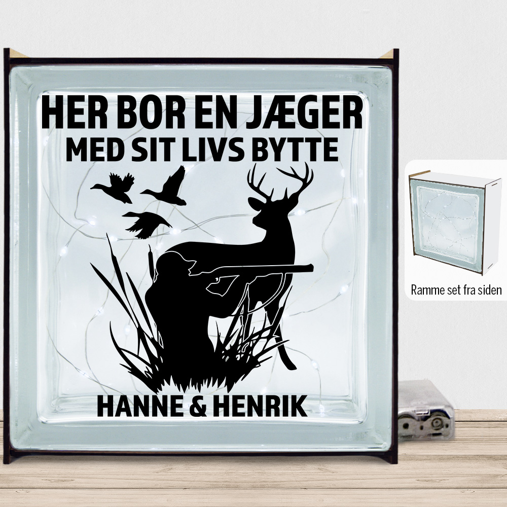 Her bor en jæger design 2 | Lyssten med ramme (farvet overflade)