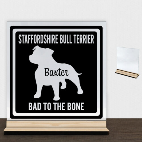 MyPets Staffordshire Bull Terrier | Glasskilt inkl. fod (træfinér)