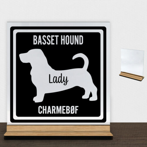 MyPets Basset Hound | Glasskilt inkl. fod (træfinér)