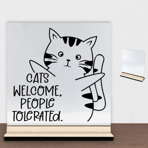 Cats welcome, people tolerated | Glasskilt inkl. fod (poppel krydsfinér)