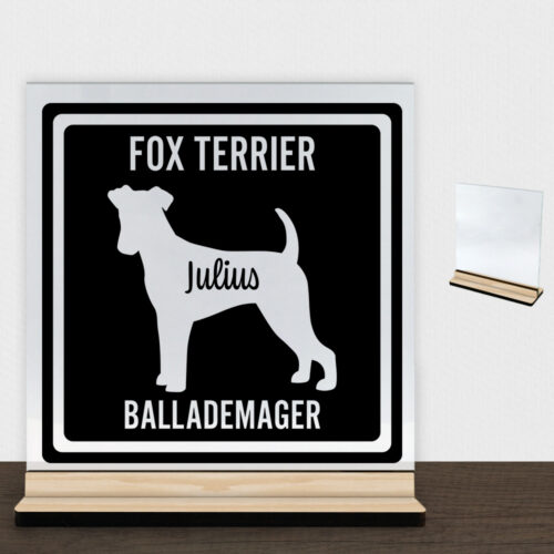 MyPets Fox Terrier (glathåret) | Glasskilt inkl. fod (træfinér)