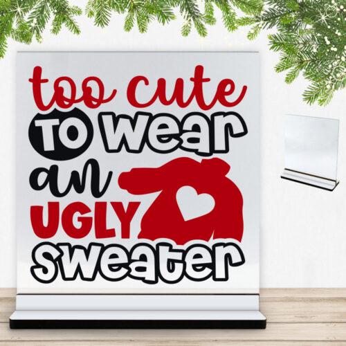 Funny Christmas - Too cute to wear an ugly sweater | Glasskilt inkl. fod med farvet overflade