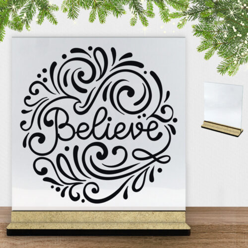 Christmas Decor - Believe | Glasskilt inkl. fod (træfiber)