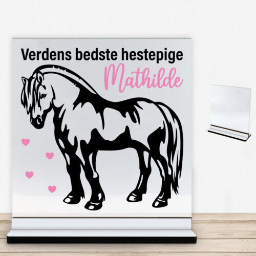 Verdens bedste hestepige #1 | Glasskilt inkl. fod med farvet overflade