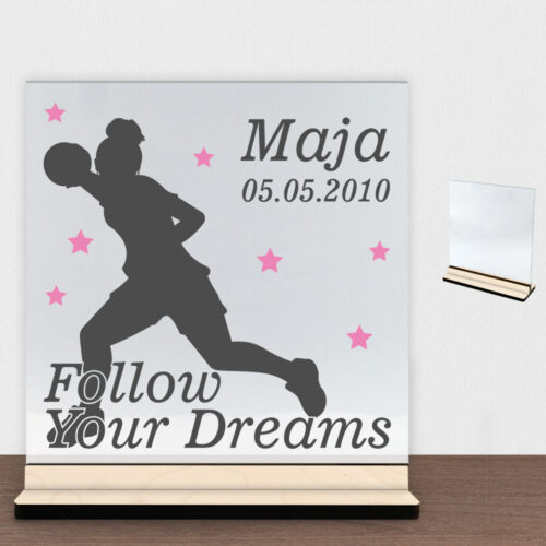 Follow Your Dreams håndbold pige #1 | Glasskilt inkl. fod (poppel krydsfinér)