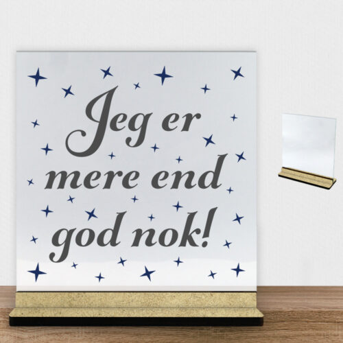 Jeg er mere end god nok! | Glasskilt inkl. fod (træfiber)