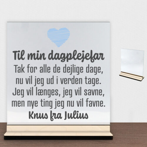 Til min dagplejefar | Glasskilt inkl. fod (poppel krydsfinér)