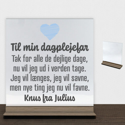 Til min dagplejefar | Glasskilt inkl. fod (træfinér)