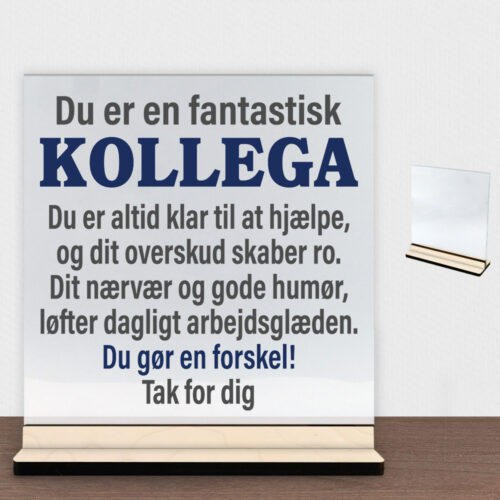 Du er en fantastisk kollega #1 | Glasskilt inkl. fod (poppel krydsfinér)
