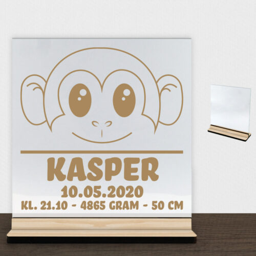 Aben Alfred m. fødselsdata | Glasskilt inkl. fod (træfinér)