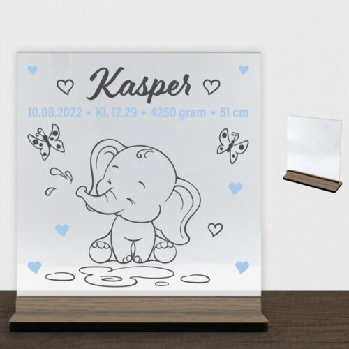 Den lille elefant #14 m. fødselsdata | Glasskilt inkl. fod (træfinér)