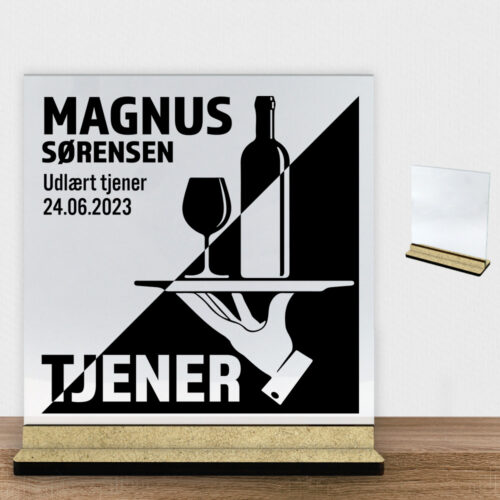 Udlært tjener design 1 | Glasskilt inkl. fod (træfiber)