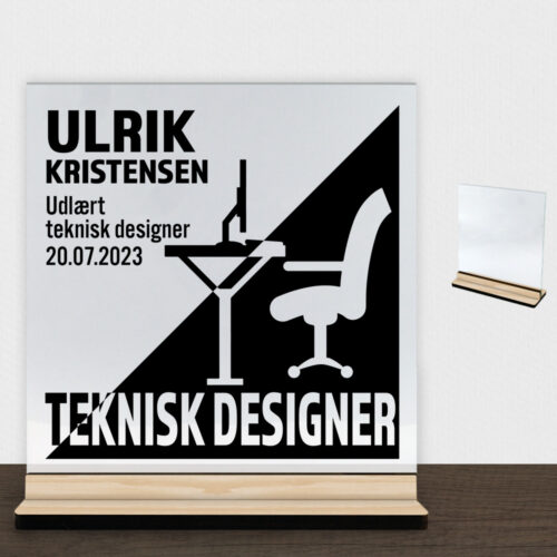 Udlært kok design 1 | Glasskilt inkl. fod (træfinér)