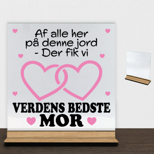 Af alle her på denne jord... - mor | Glasskilt inkl. fod (træfinér) - Image 2
