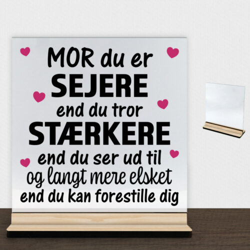 Mor du er sejere end du tror - design 1 | Glasskilt inkl. fod (træfinér)