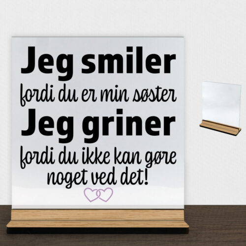 Jeg smiler fordi du er min søster... | Glasskilt inkl. fod (træfinér)