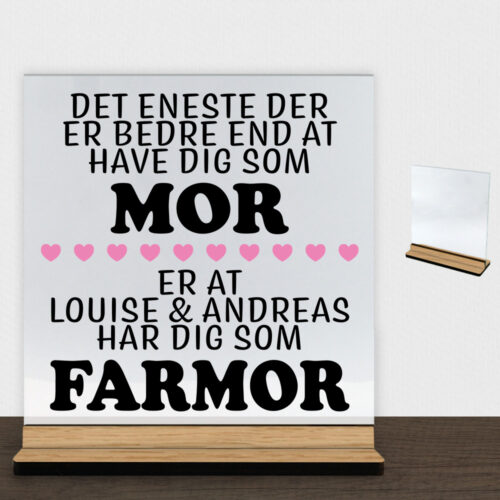 Det eneste der er bedre end... - mor/farmor | Glasskilt inkl. fod (træfinér)