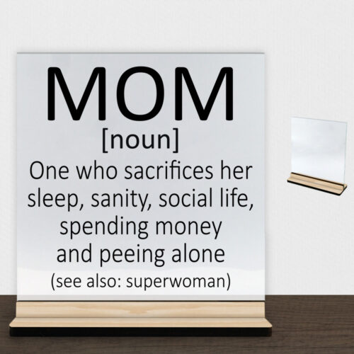 Mom [noun] | Glasskilt inkl. fod (træfinér)