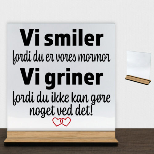 Alternative view of Jeg smiler fordi du er min mormor... | Glasskilt inkl. fod (træfinér)