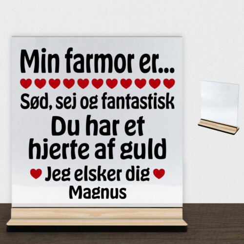 Min farmor er sød, sej og fantastisk... | Glasskilt inkl. fod (træfinér)