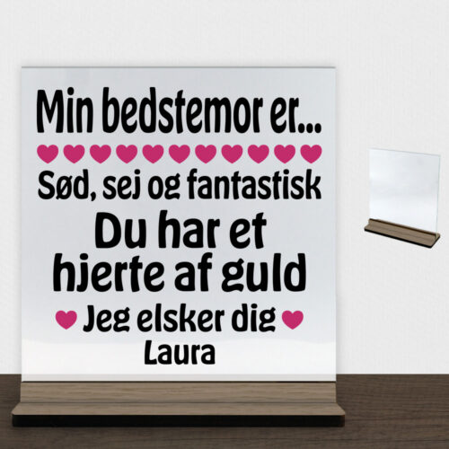 Min bedstemor er sød, sej og fantastisk... | Glasskilt inkl. fod (træfinér)