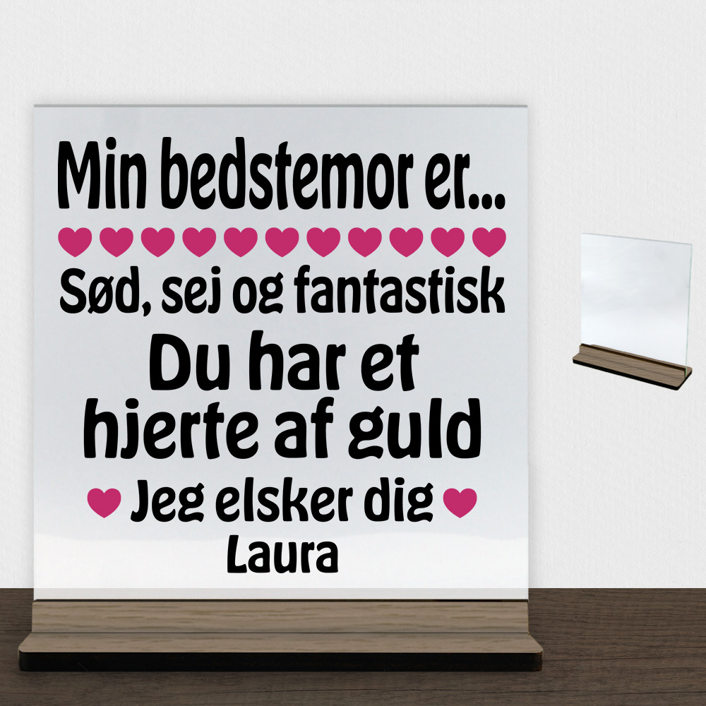 Min bedstemor er sød, sej og fantastisk... | Glasskilt inkl. fod (træfinér)