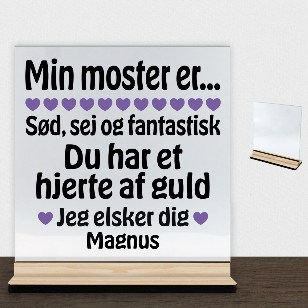 Min moster er sød, sej og fantastisk... | Glasskilt inkl. fod (træfinér)