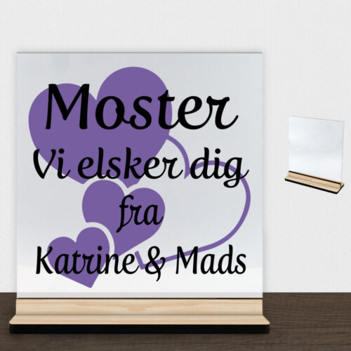 Alternative view of Moster jeg elsker dig m. hjerter | Glasskilt inkl. fod (træfinér)