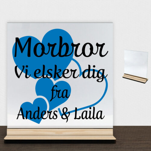 Alternative view of Morbror jeg elsker dig m. hjerter | Glasskilt inkl. fod (træfinér)