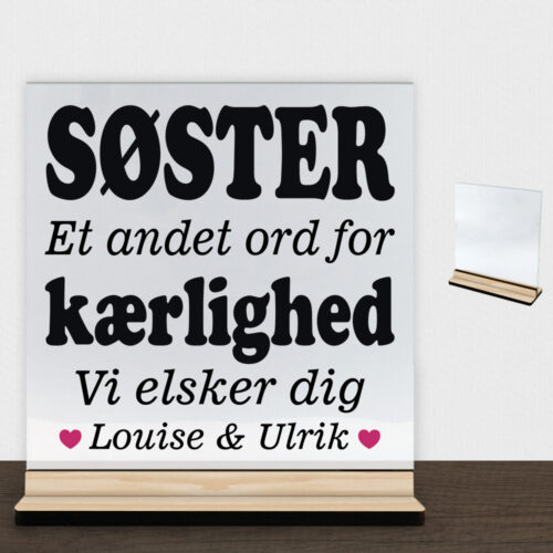 Alternative view of Søster et andet ord for kærlighed... | Glasskilt inkl. fod (træfinér)