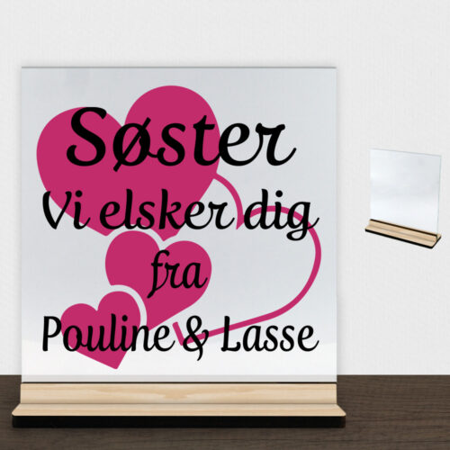 Alternative view of Søster jeg elsker dig m. hjerter | Glasskilt inkl. fod (træfinér)