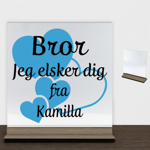 Bror jeg elsker dig m. hjerter | Glasskilt inkl. fod (træfinér)