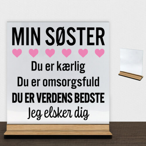Min søster er verdens bedste | Glasskilt inkl. fod (træfinér)