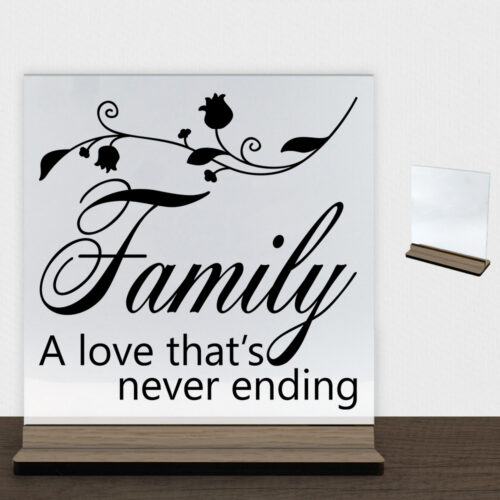 Family a love that's never ending | Glasskilt inkl. fod (træfinér)