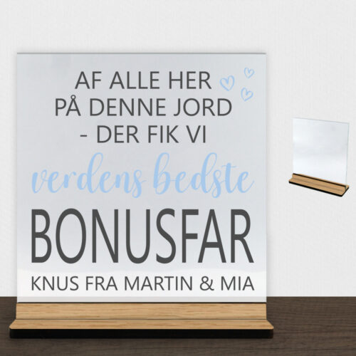 Alternative view of Af alle her på denne jord - bonusfar | Glasskilt inkl. fod (træfinér)