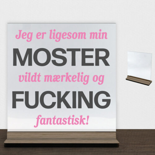 Jeg er ligesom min moster... | Glasskilt inkl. fod (træfinér)